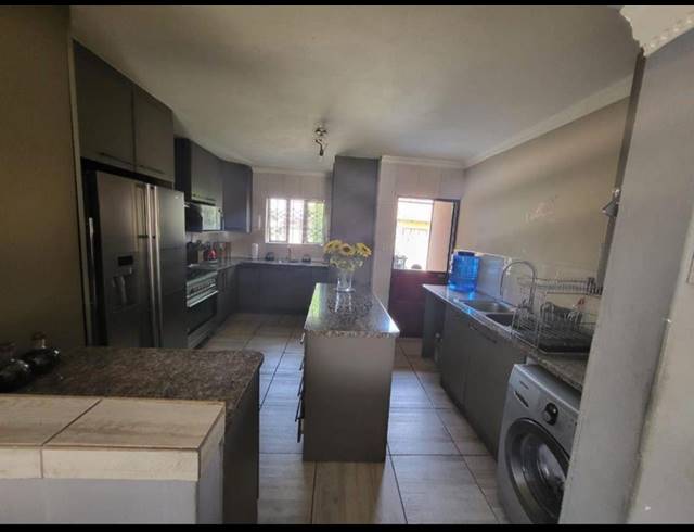 4 BEDROOM HOUSE FOR SALE IN TLHABANE WEST